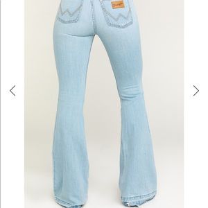 WRANGLER MODERN WOMEN'S HERITAGE TENCEL FLARE JEANS